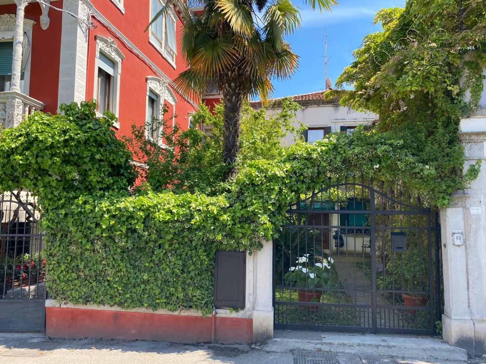 דירות ונציה - לידו Rose House With Private Garden מראה חיצוני תמונה